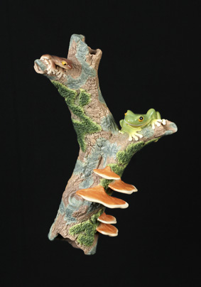 Hanging Log Two Frogs