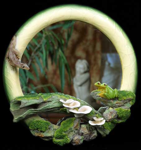 Round Mirror with Frog/Gecko